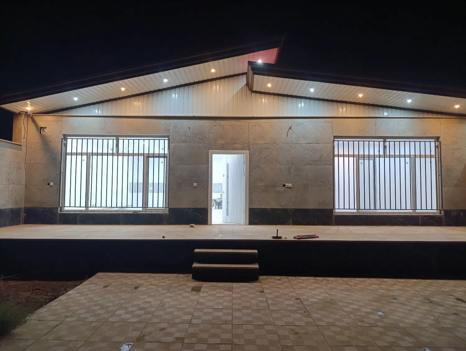 اجاره منزل ویلایی ۳۰۰ متری