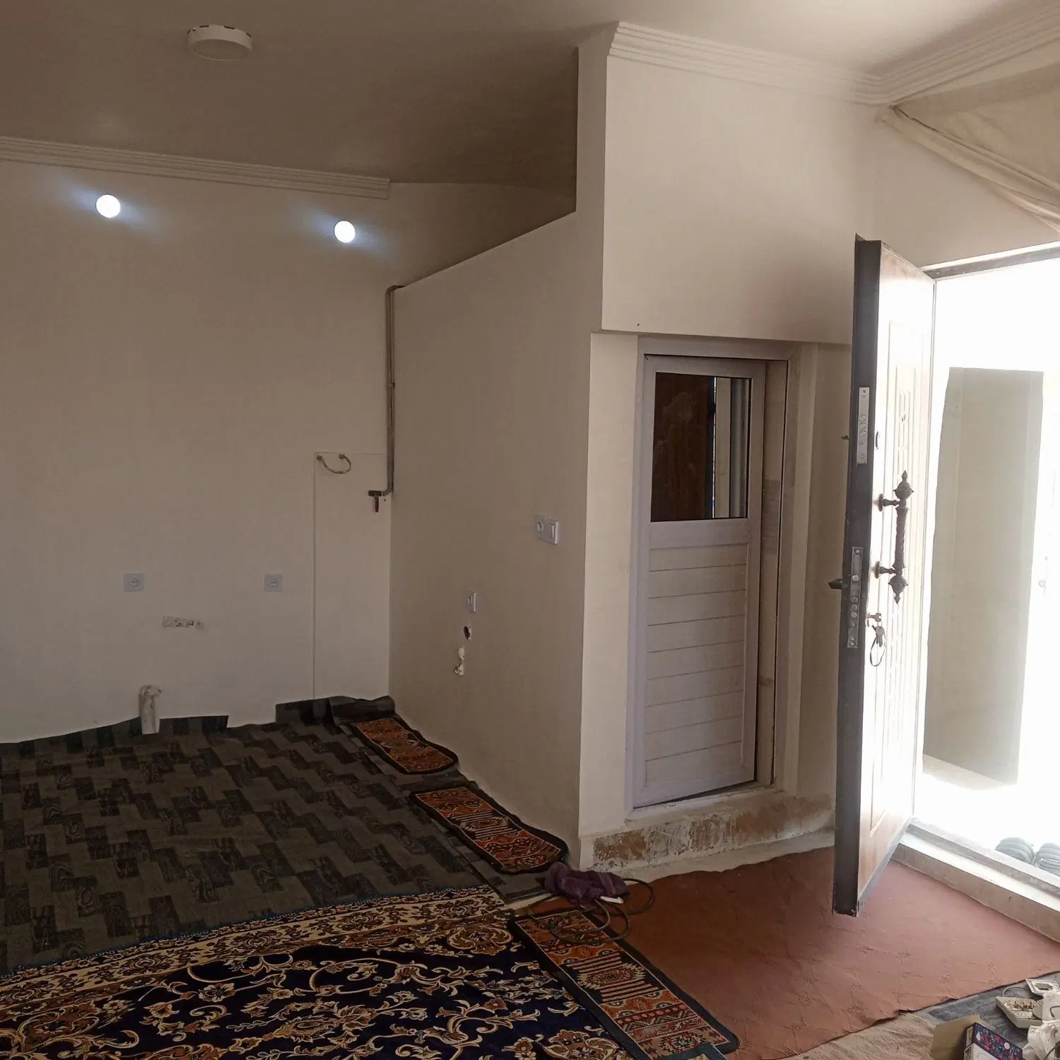 سوئیت  ۳۲متری طبقه چهارم داری حیاط