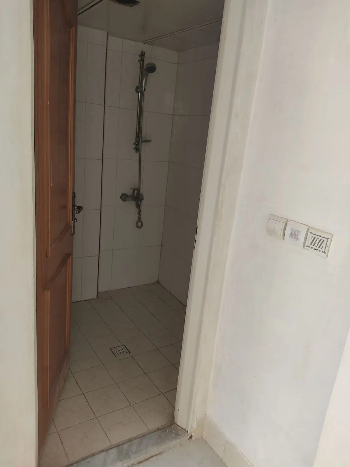 اجاره 75متری 1 خوابه طبقه1خ باهنر امکان تبدیل رهن