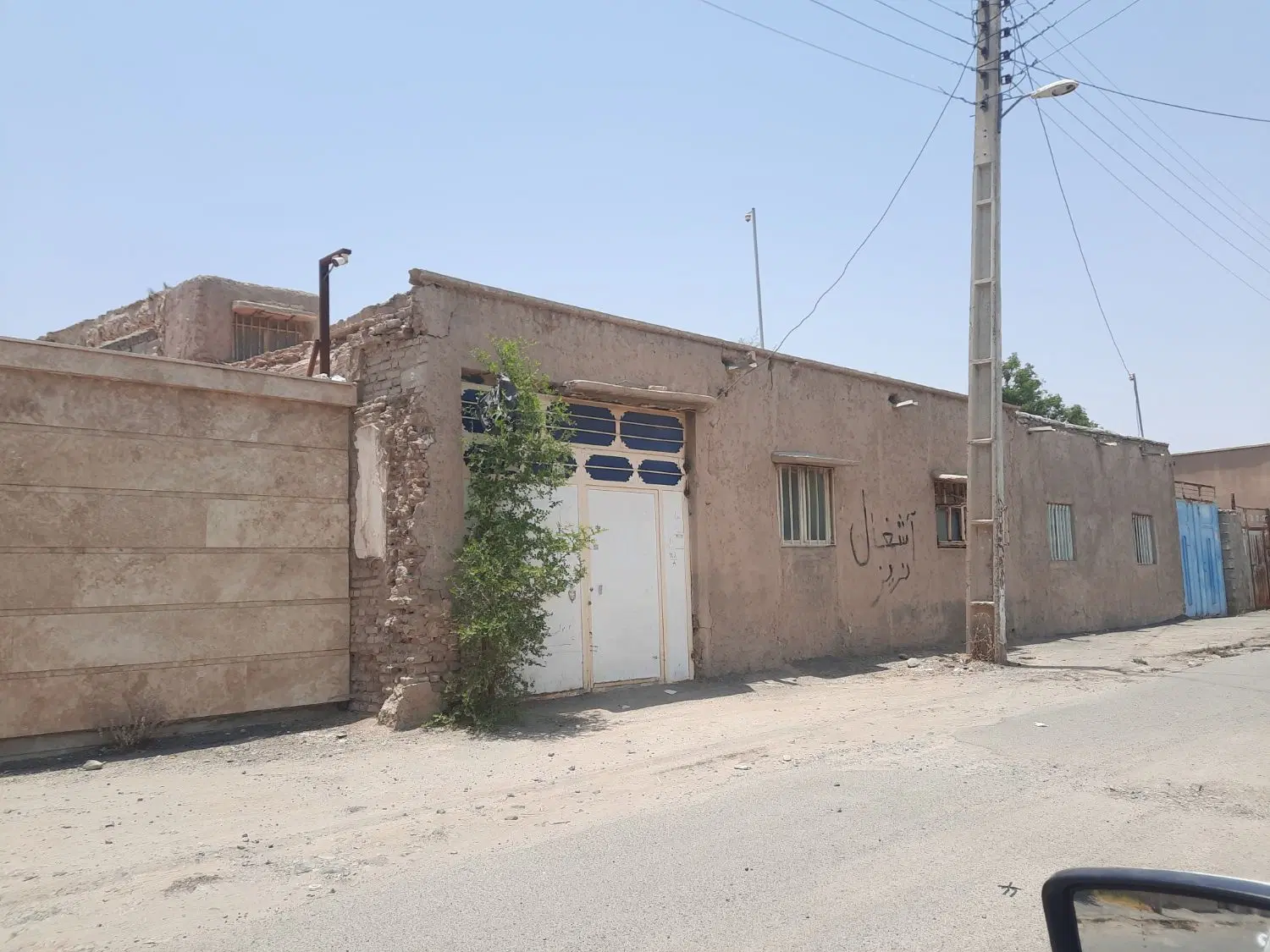 فروش فوری زمین ۳۰۰ متری مسکونی در جیرفت