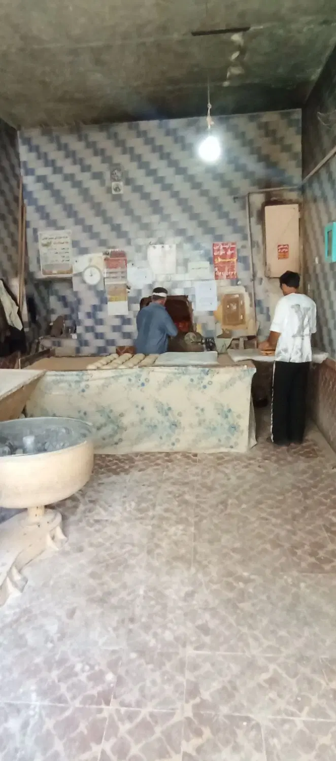 مغازه با سهمیه نانوایی به فروش میرسد