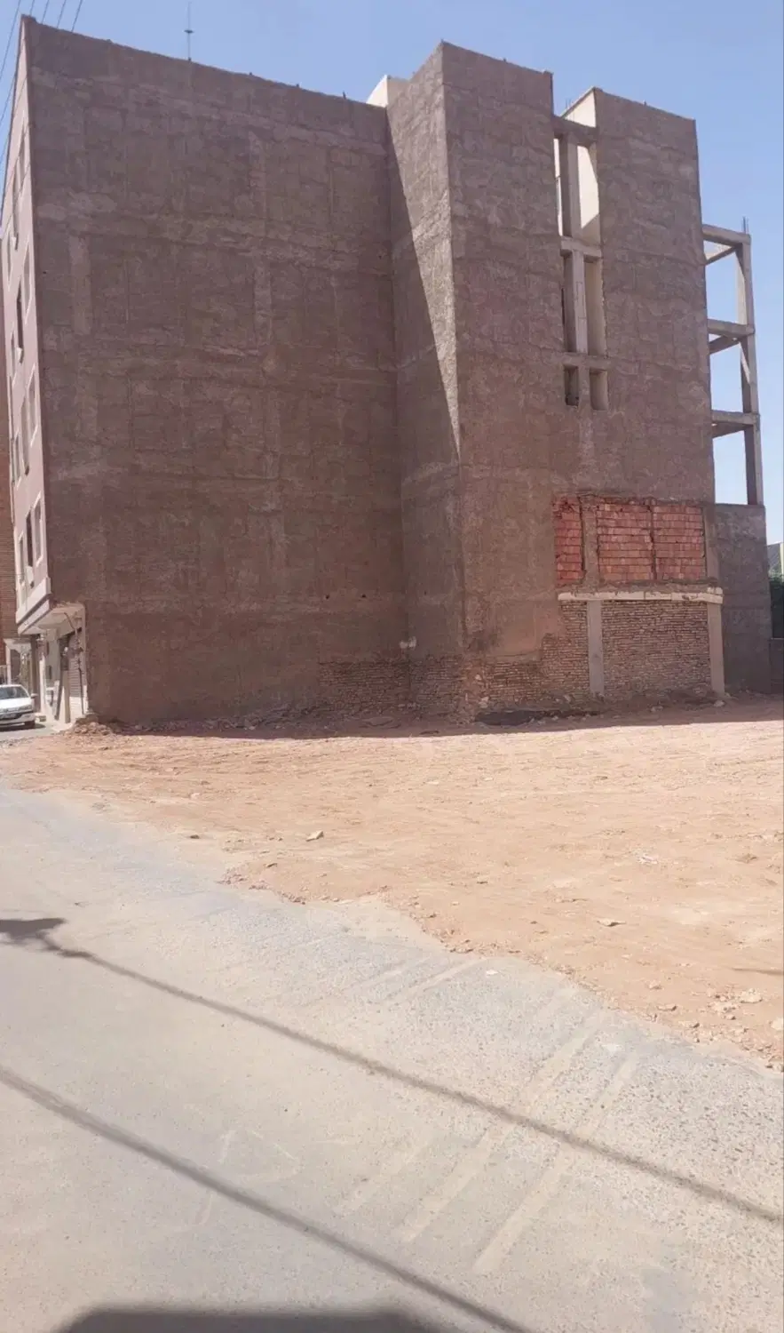 زمین فروشی