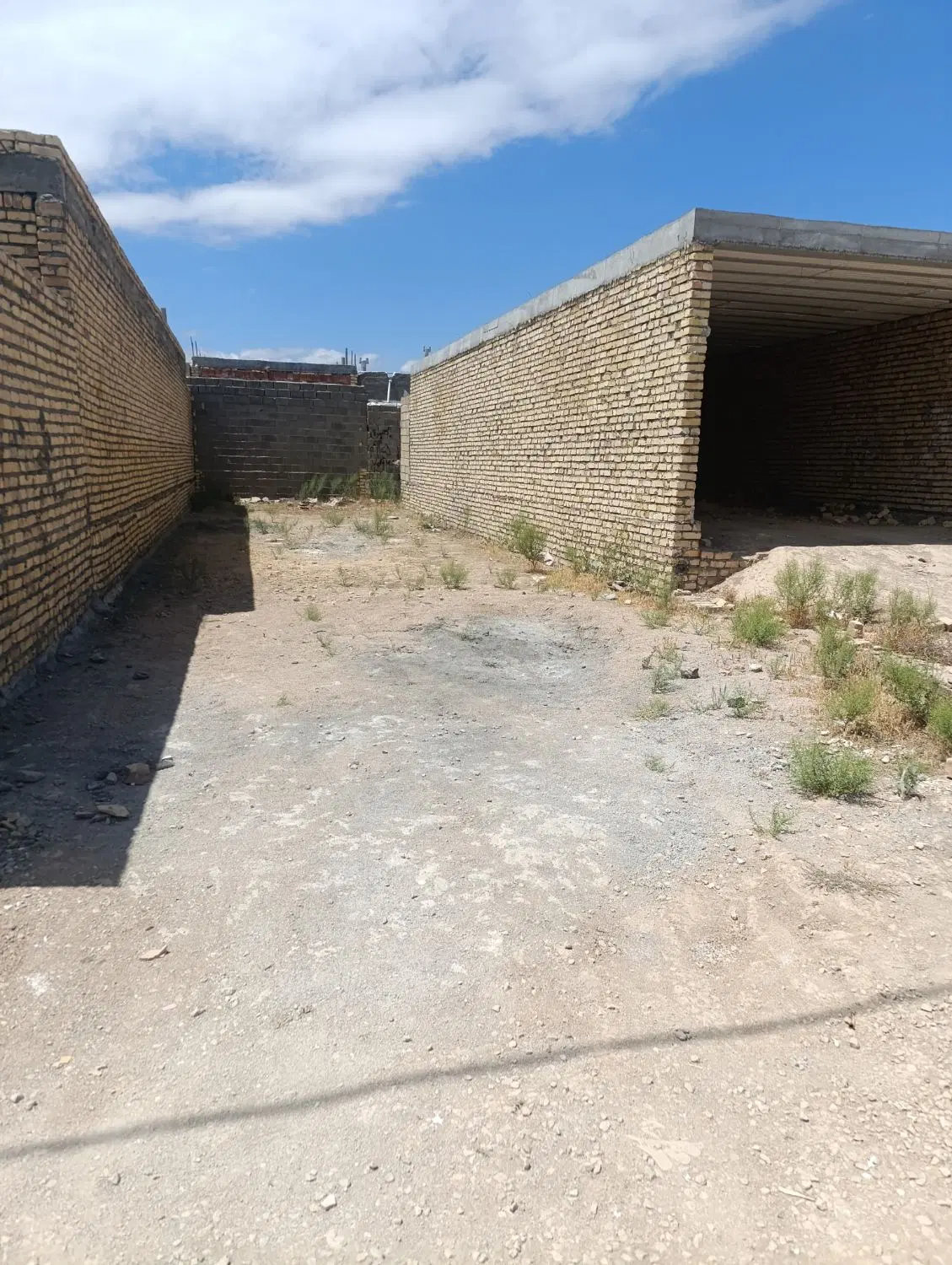 زمین فروشی
