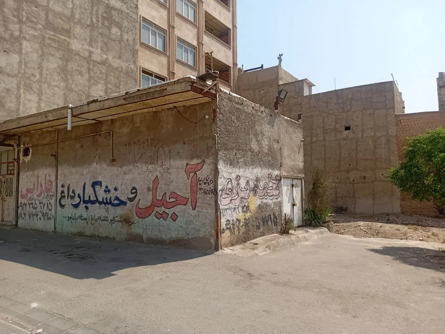 ۹۰ متر ویلایی قابل ساخت ۴ واحدی و تجاری