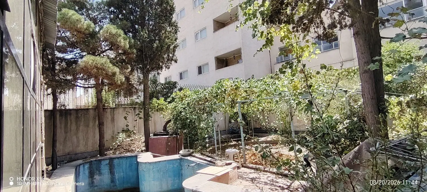 فروش ملک مسکونی حاشیه وکیل اباد