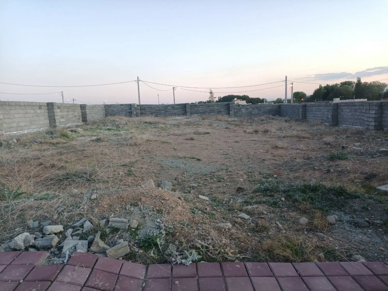 زمین ۵۰۹ متر بام کردان با جواز ساخت زیر قیمت منطقه