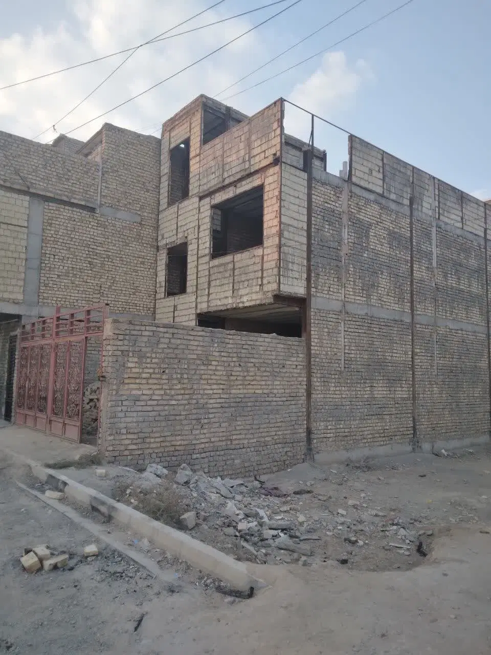 ۱۱۶ متر خانه ویلایی نیمه کاره