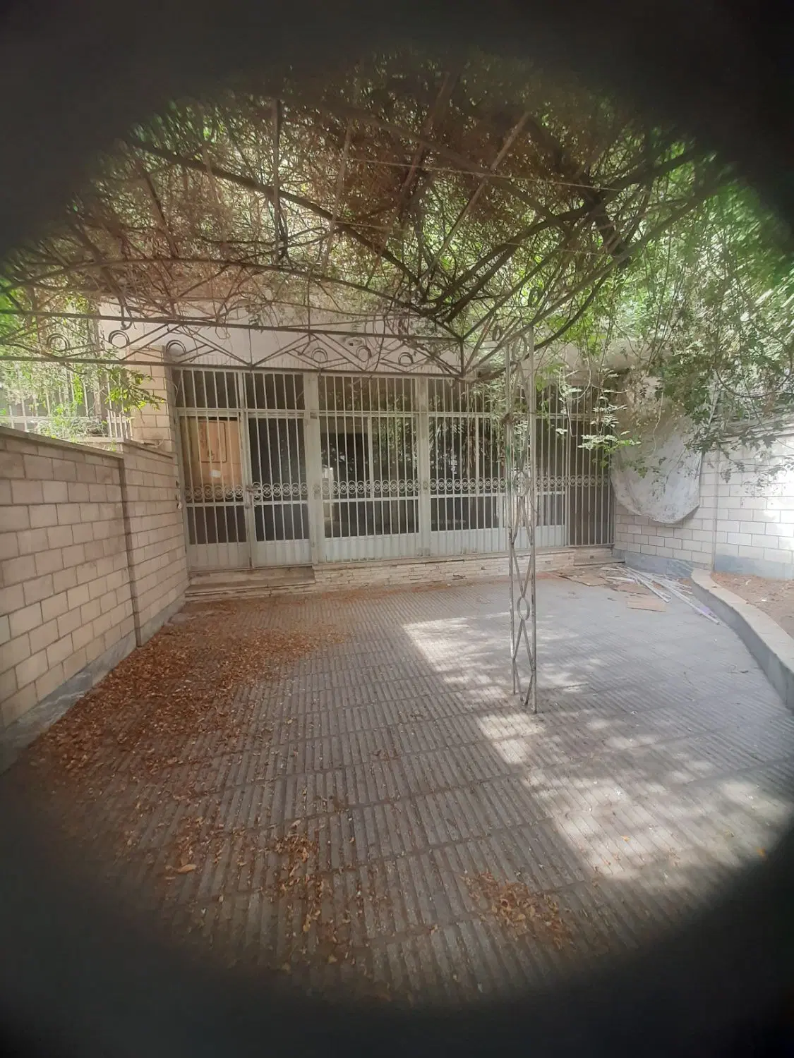۲۱۰ متر مستغلات