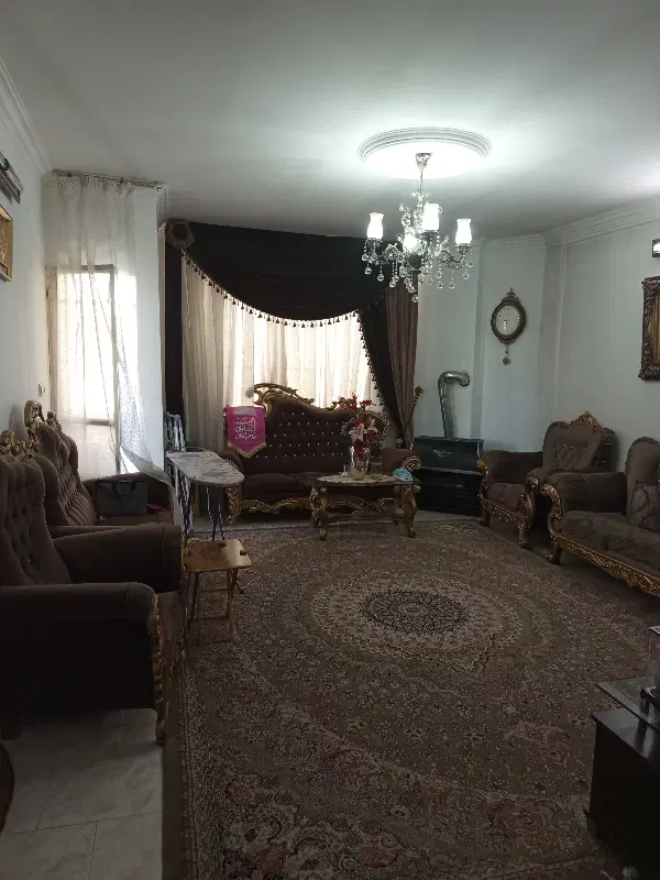 آپارتمان ۹۰ متری حاشیه هنرور ۵