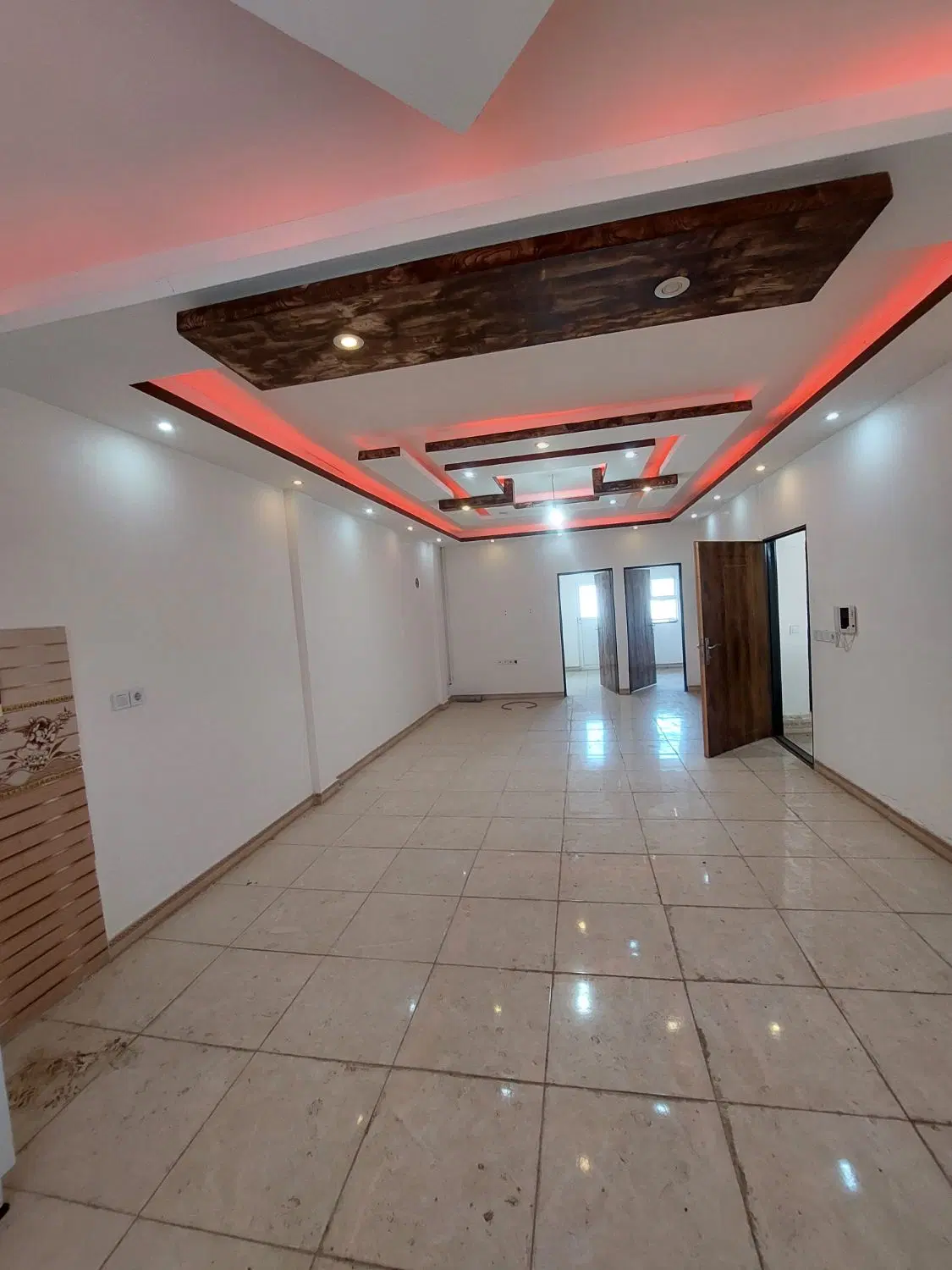 واحد ۱۰۰ متری پارکینگ اختصاصی