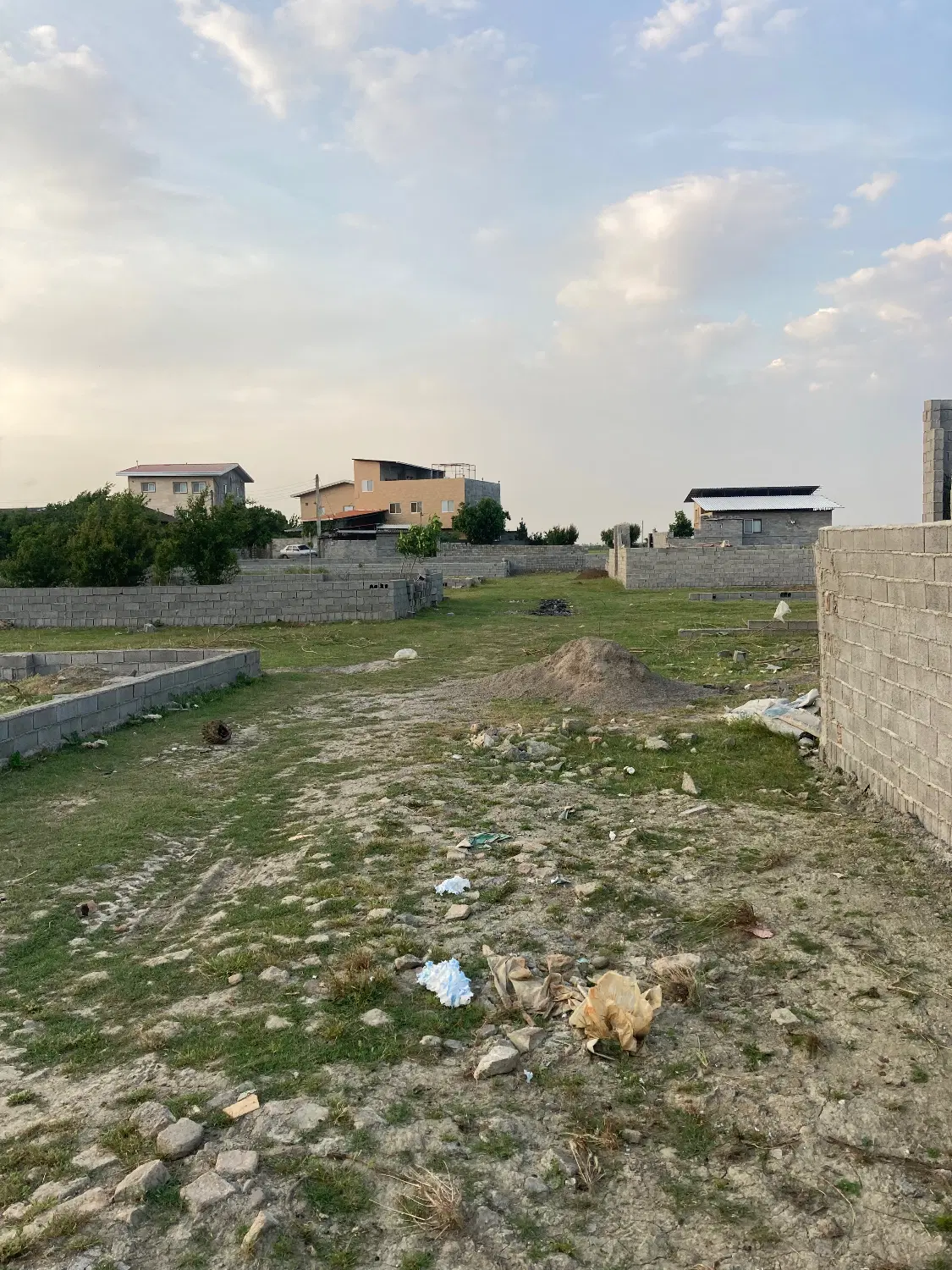 زمین ۲۰۰متری بسیار خوش ضلع