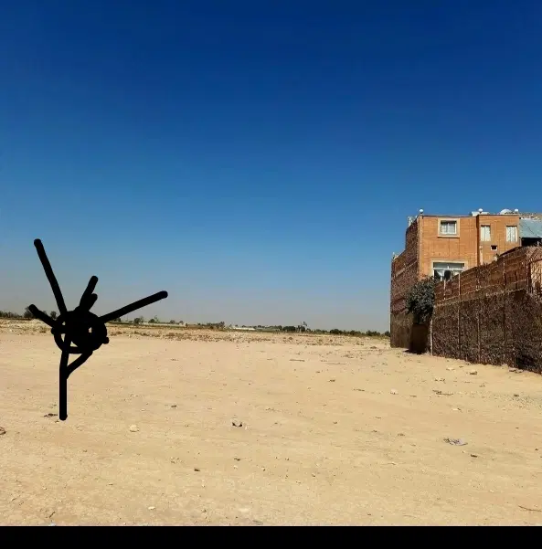 زمین 83 متری