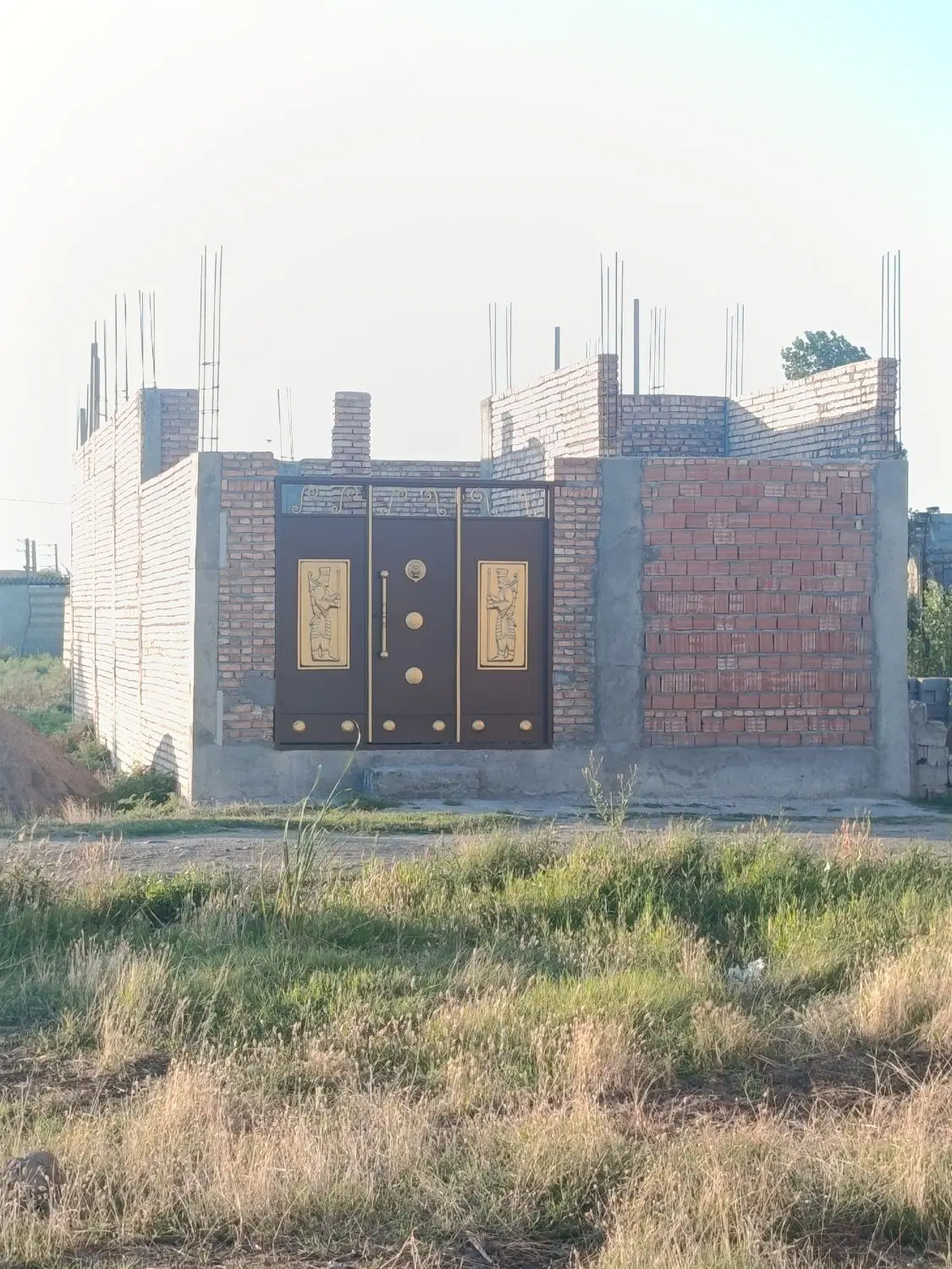 خانه ویلای نیمه ساخت