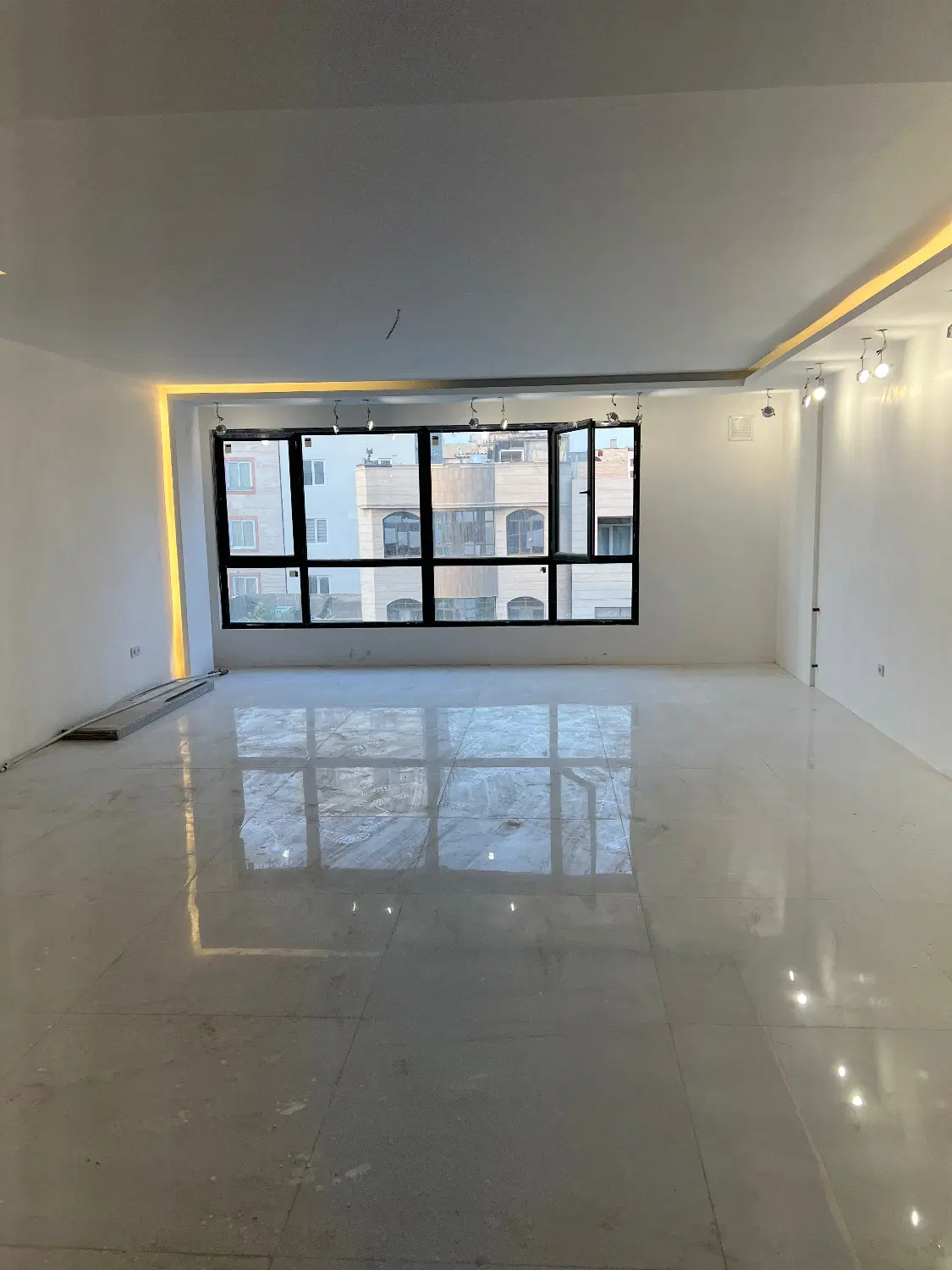 آپارتمان نوساز_سه خواب_خیابان۲۰ متری