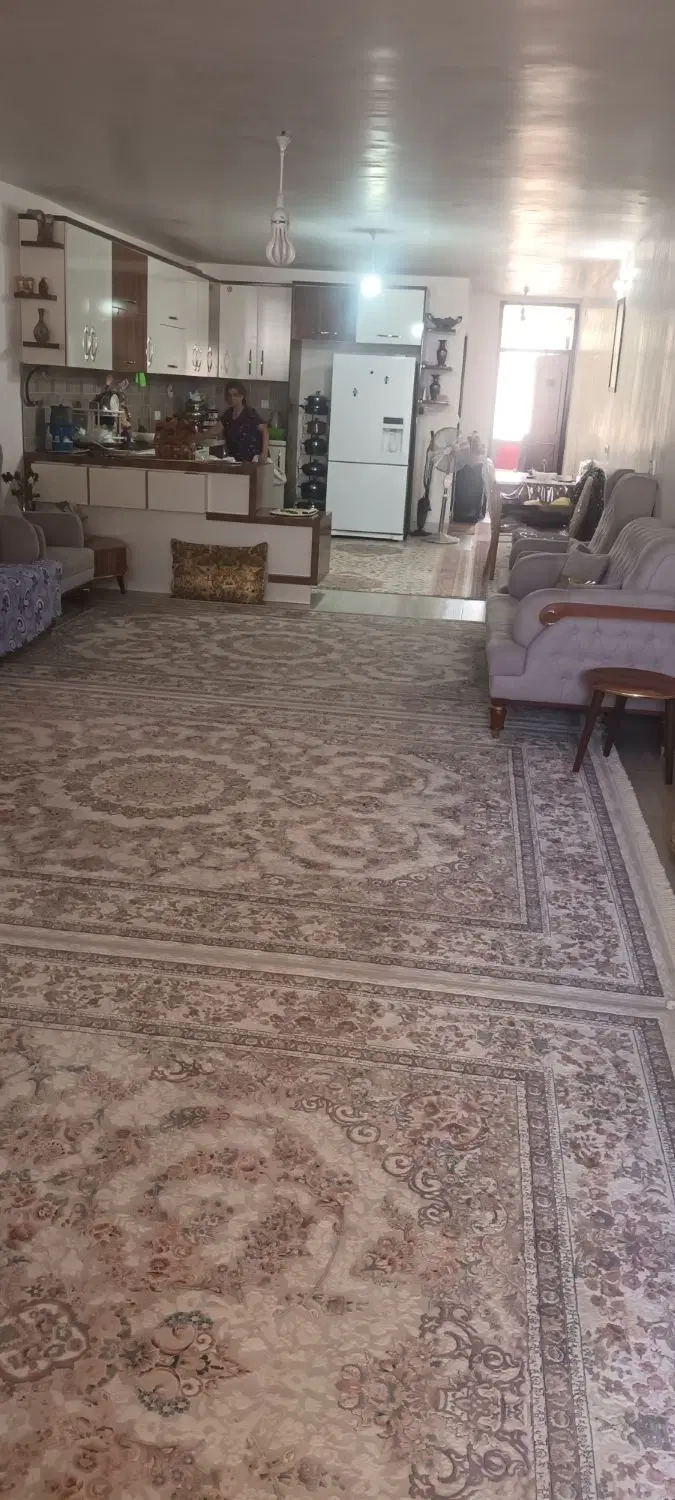 مسکونی دو طبقه ویلایی  دو طرف حیاط نورگیر