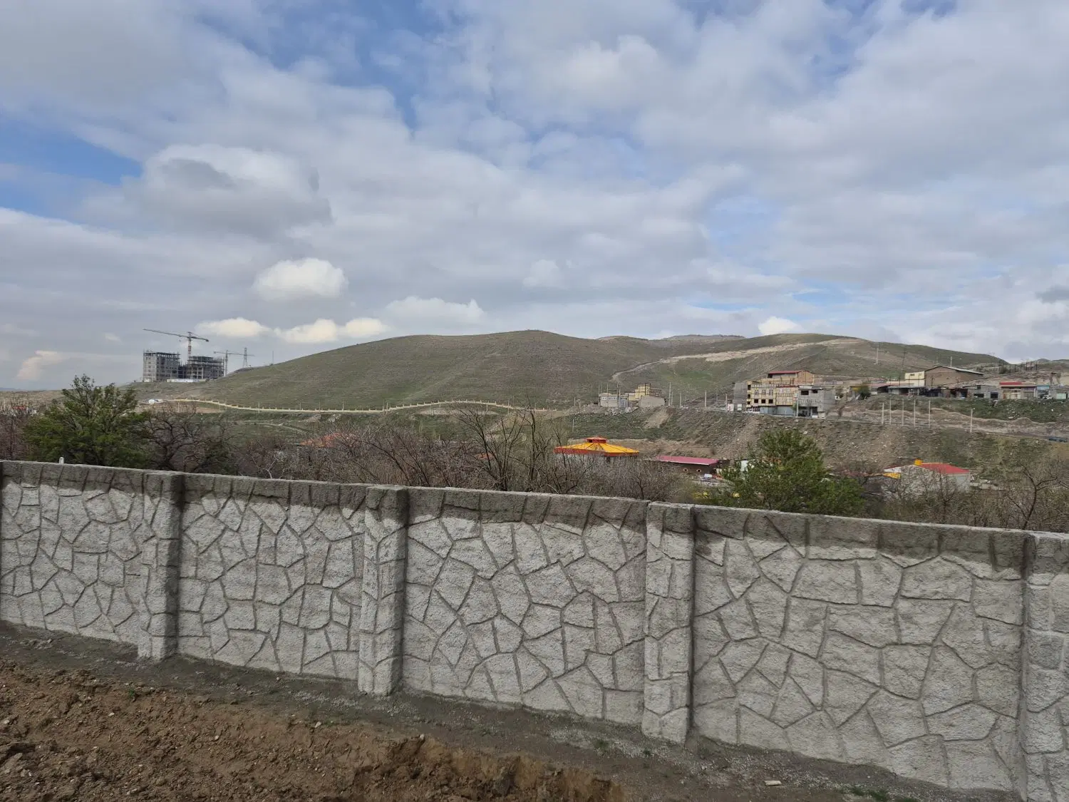 باغ به متراژ ۴۱۵متر واقع در باغات شادبادمشایخ