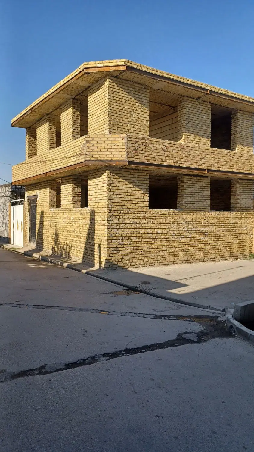 یک‌باب‌خانه‌مسکونی‌نیمه‌کاره‌درناحیه