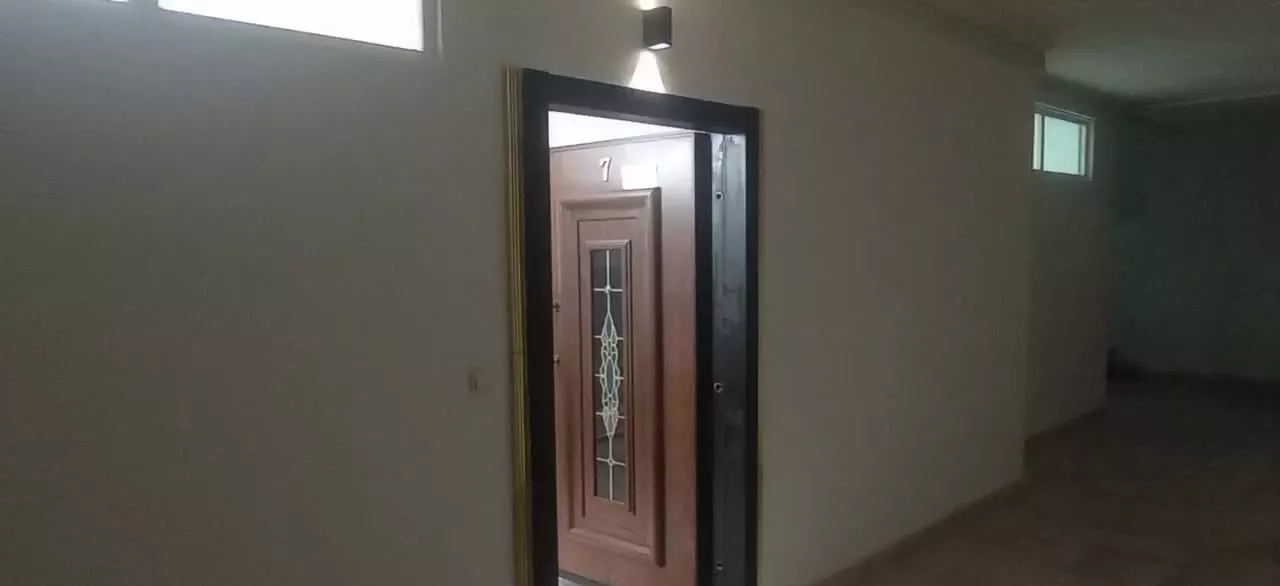 دفتر کار نصف راه روبروی ستاره باران