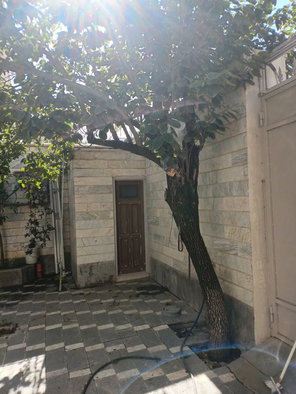ویلایی دوطبقه روبه باغ عارف خ شاهدزیربنا۲۱۰متر