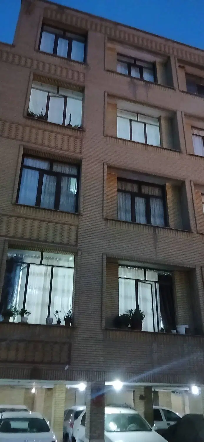 ۸۵متری پارکینگ دار (گلبرگ .حیدری)