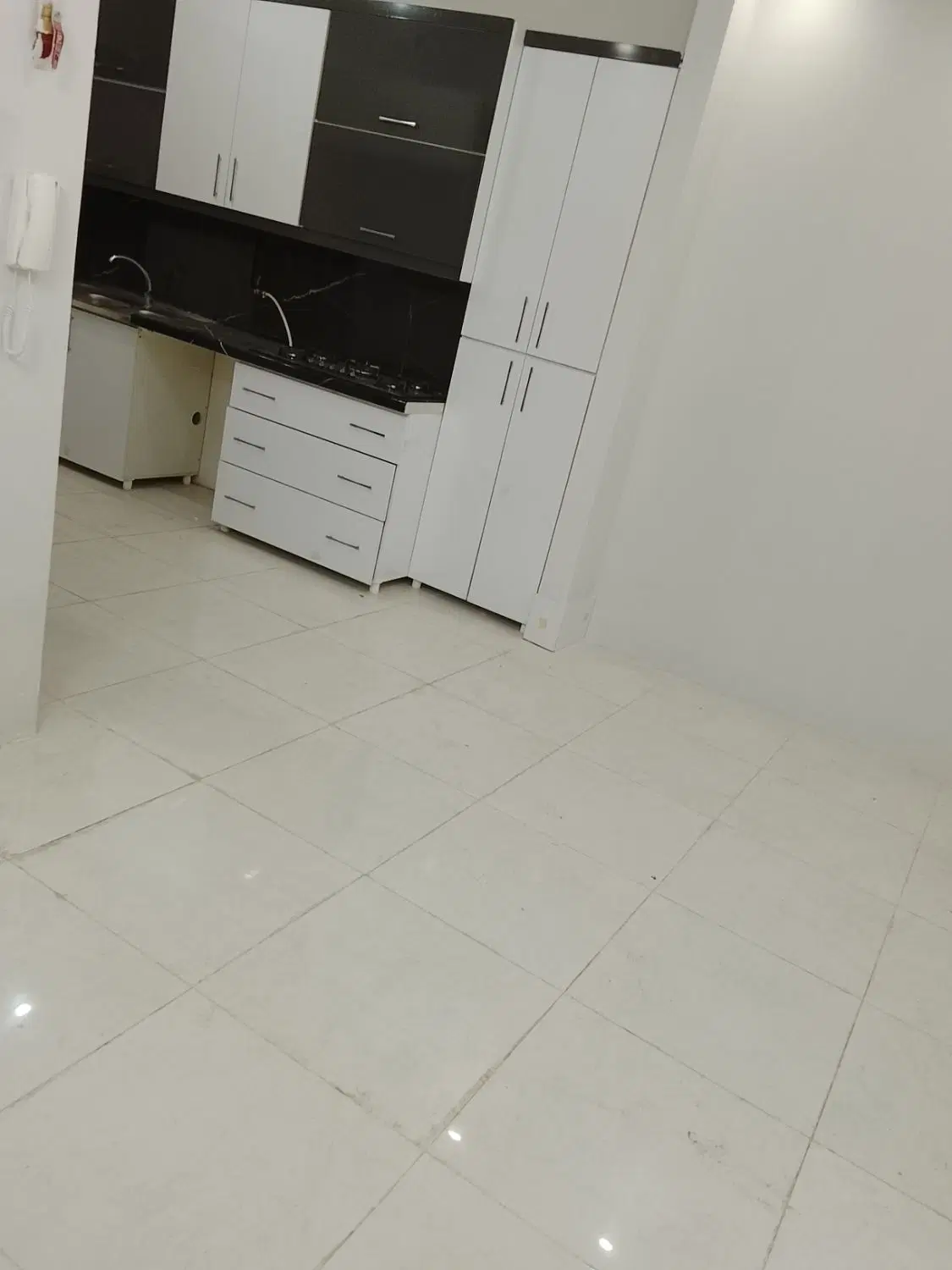 خونه رهن اجاره هستش و تمیز هستش