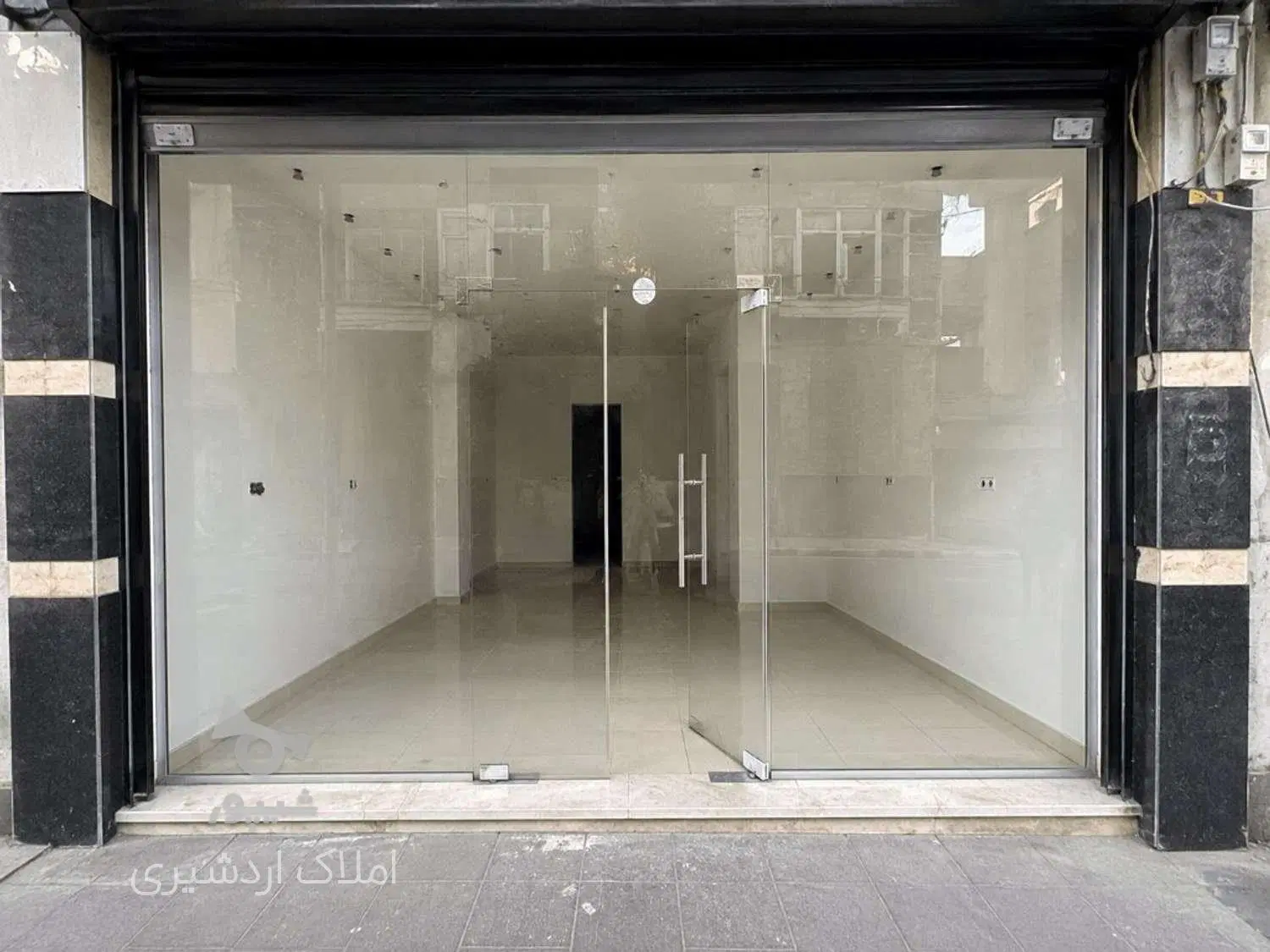 رهن و اجاره مغازه بـر خیابان شـهناز - شریعتی جنوبی