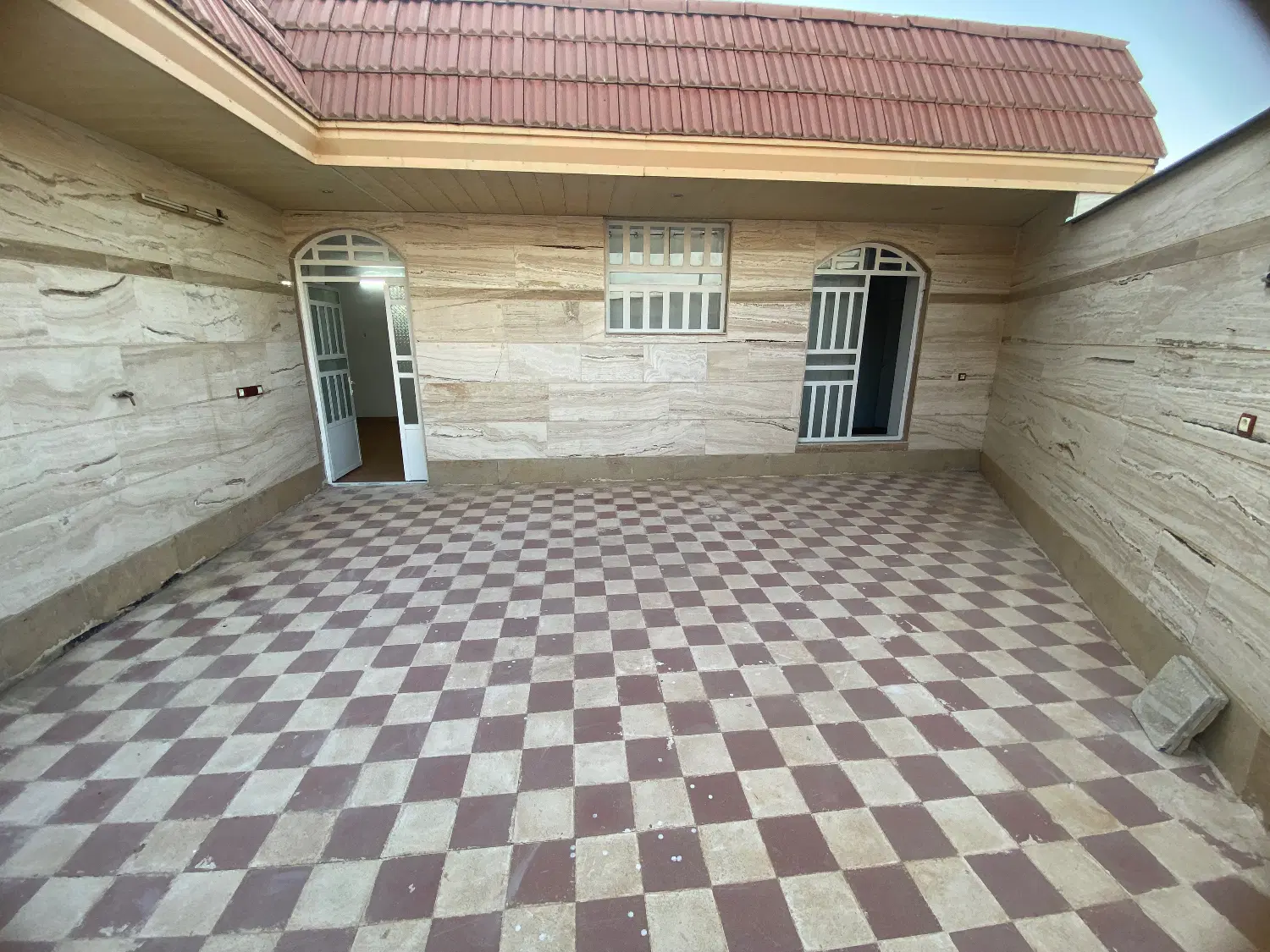آپارتمان ۱۷۰ متری سه خوابه با تراس ۴۰ متری
