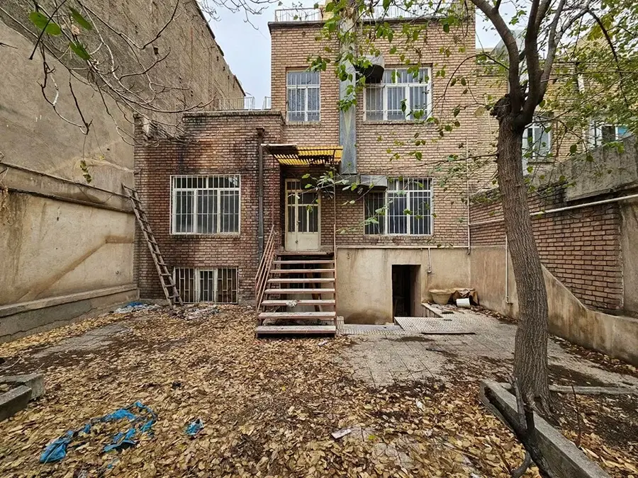 فروش زمین کلنگی ۳۰۰متری__حاج بلوک