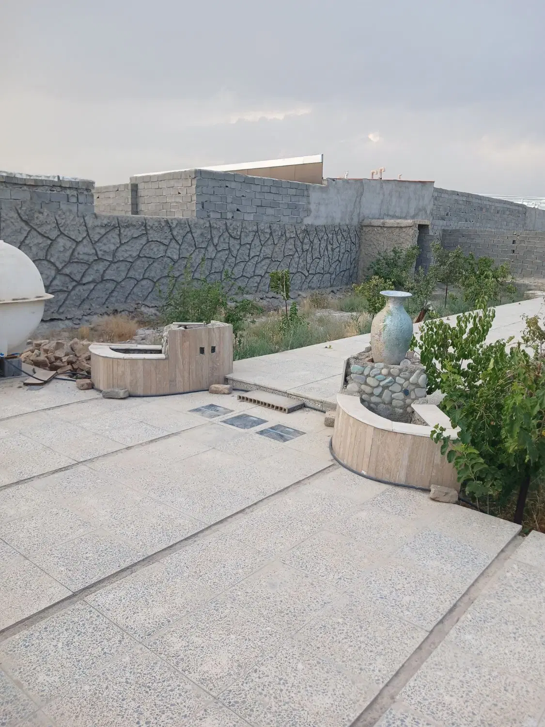 باغچه چهار دیواری