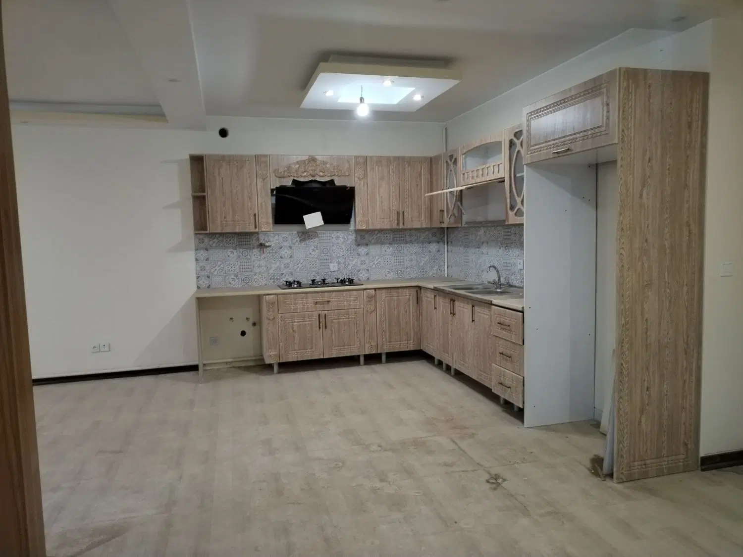 ویلایی سه طبقه هرطبقه 120 متر