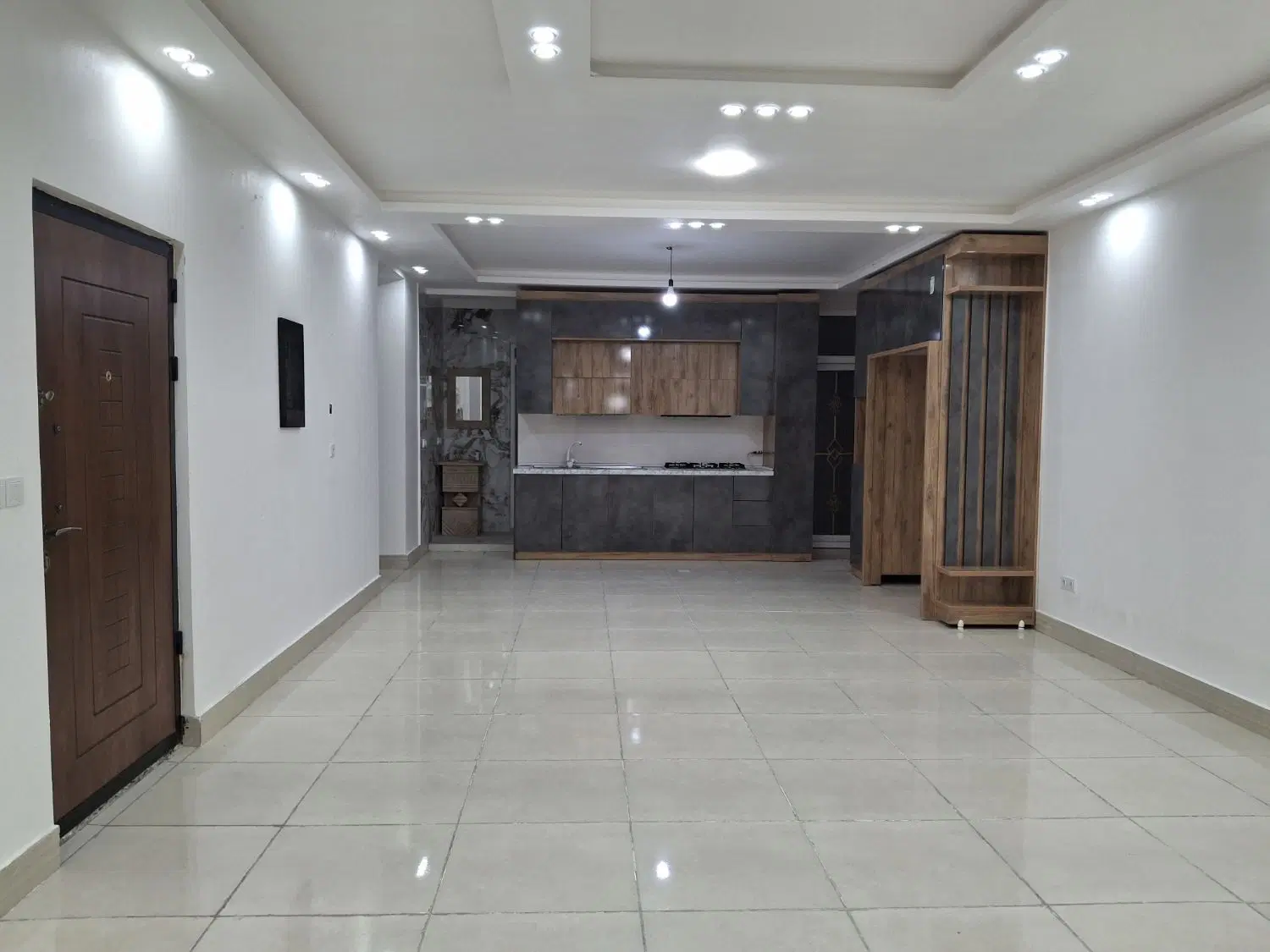خونه تمیز پارکینگ دارد