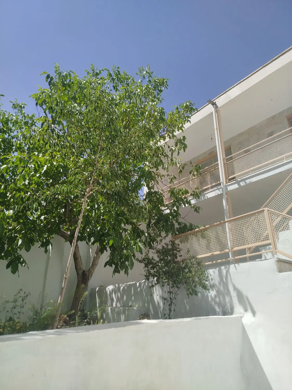 خانه ویلایی۲طرف‌حیاط،مرکزشهر،بازسازی شده،۲طبقه