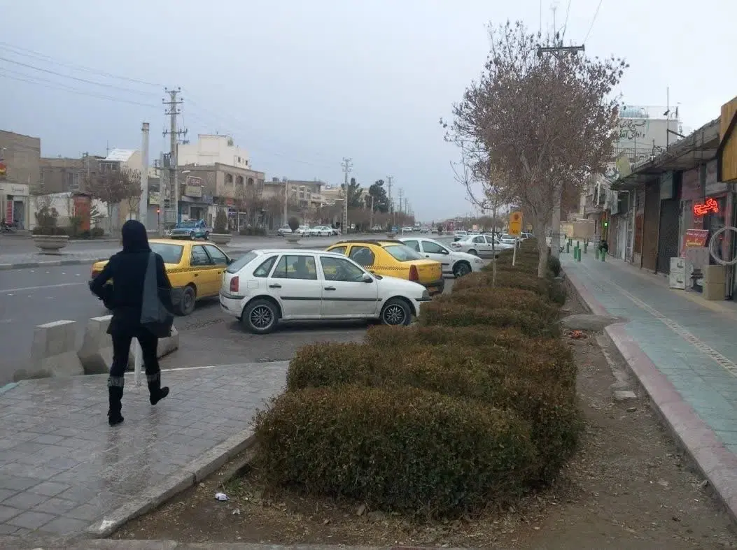 مغازه تجاری روبروی ایستگاه مترو مفتح