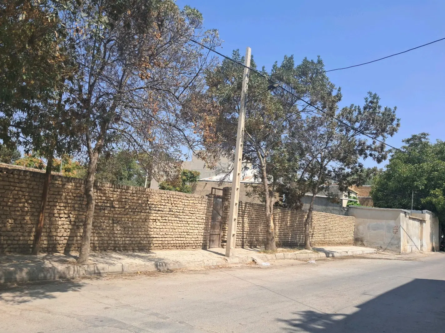 زمین مسکونی ۲۱۰ متر