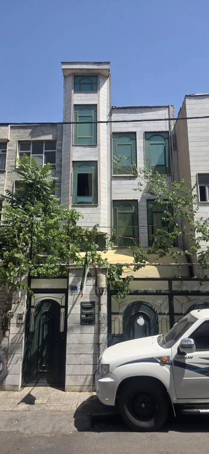 ملک ۱۱۰ متری دوطبقه روی پیلوت