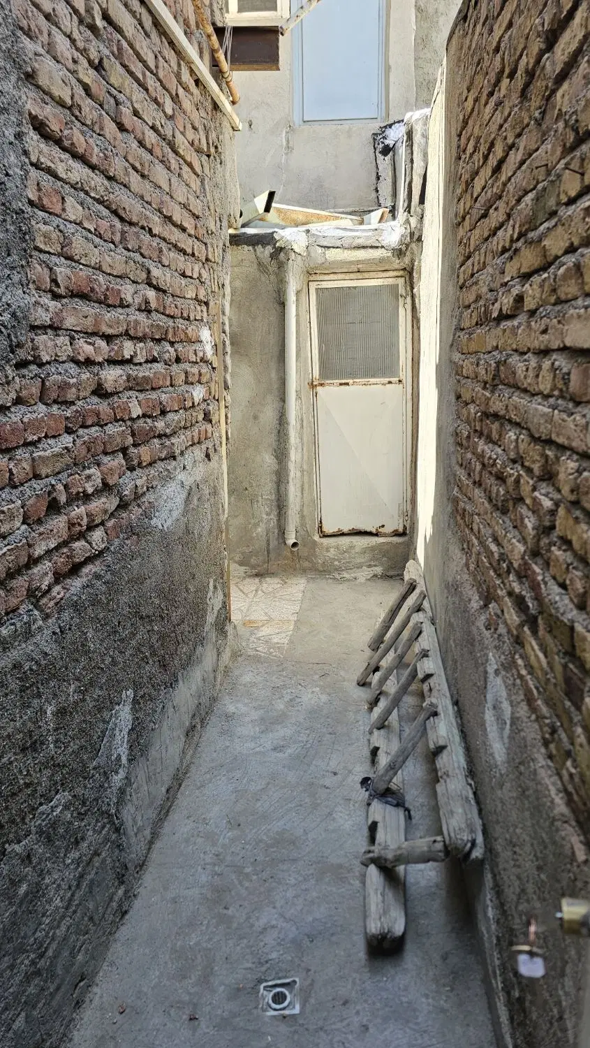 حیاط و خانه ویلایی