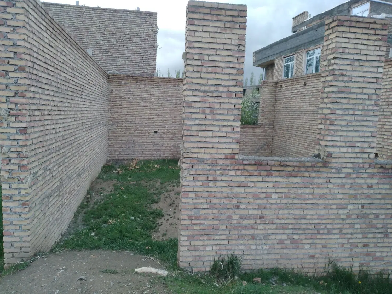 زمین نیمه ساخت
