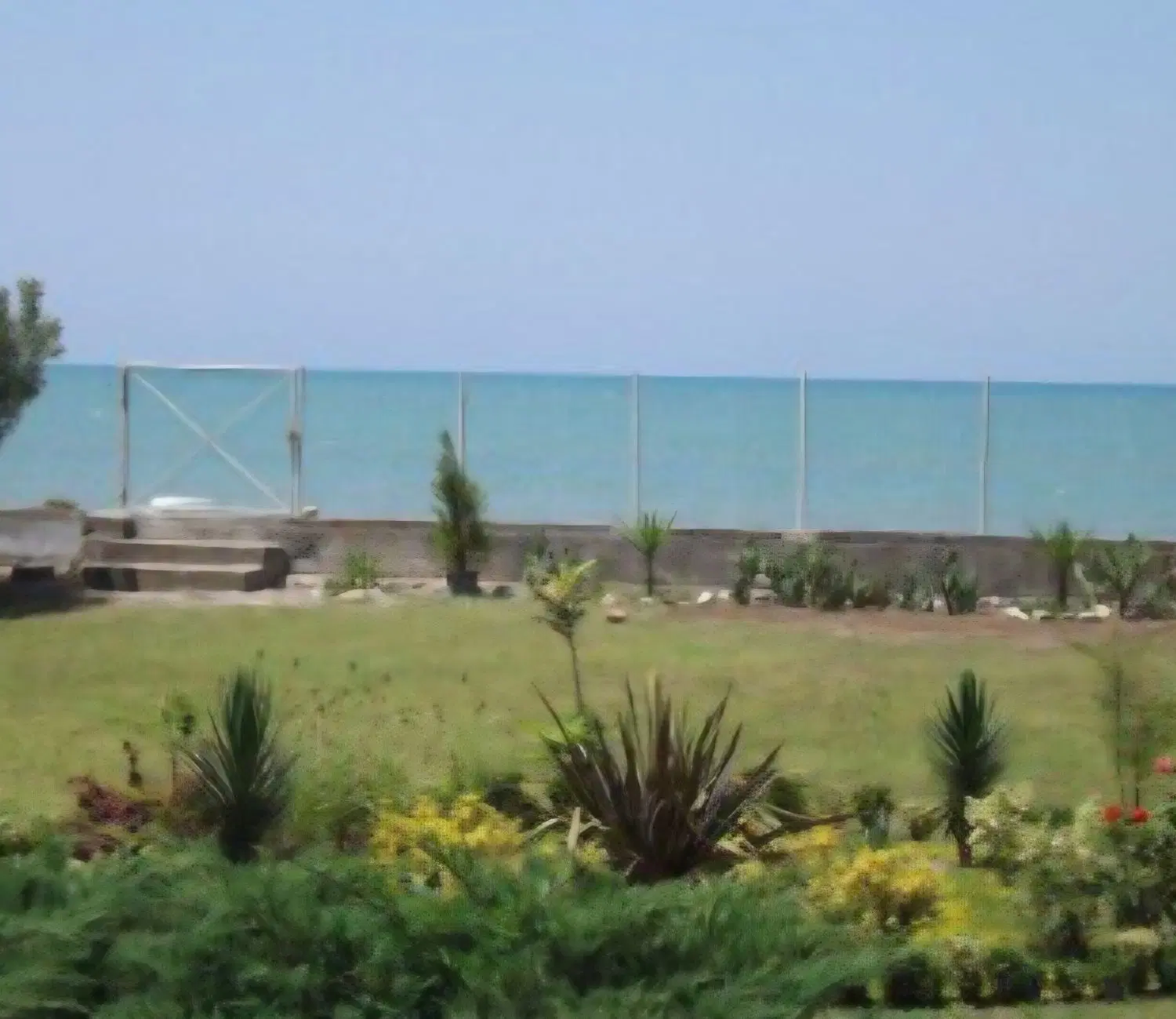 زمین ساحلی