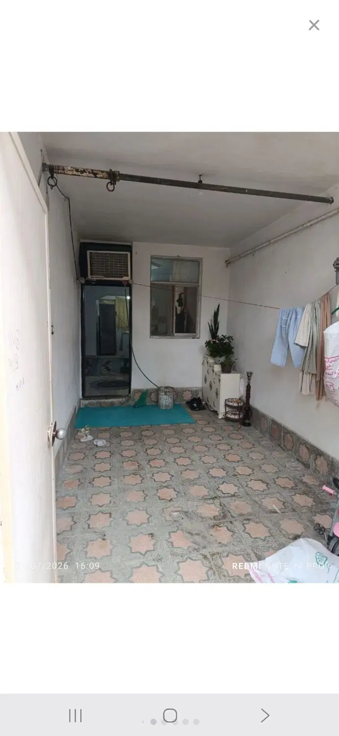 طبقه پایین ۹۰ متر