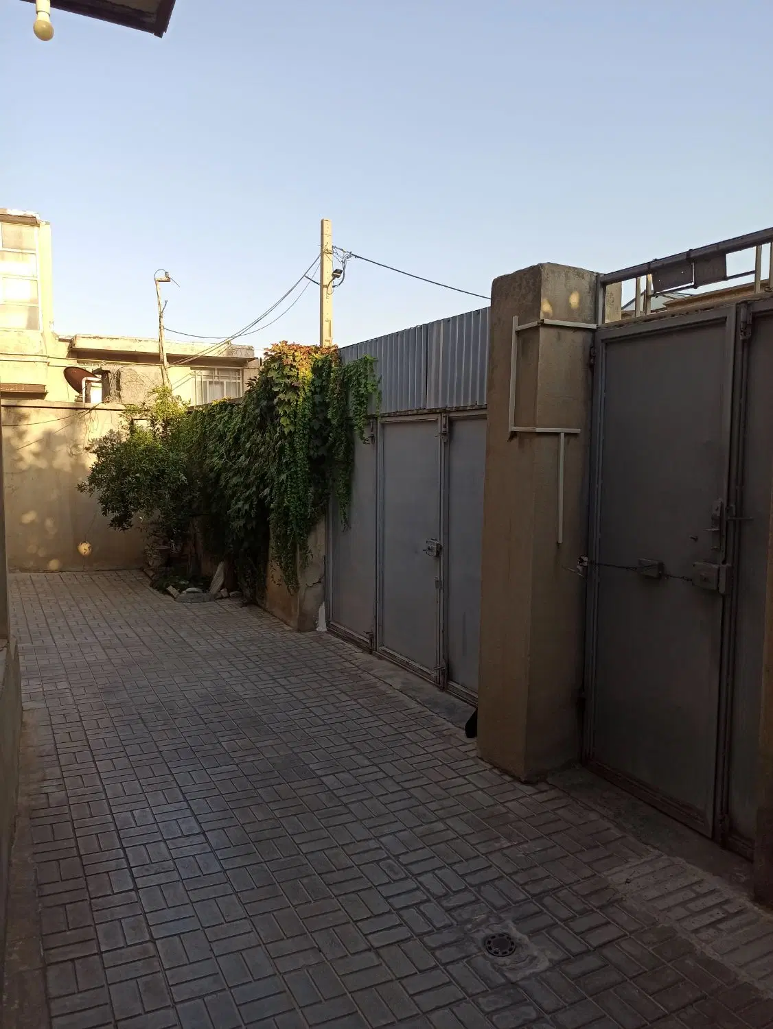 فروش خانه ویلایی ۱۸۰ متر در شهرک باهنر (آناهیتا)
