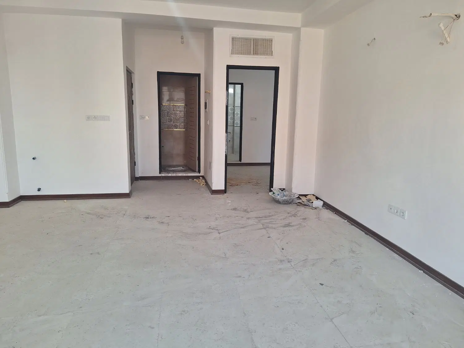 واحد آپارتمان ۶۵ متری تجهیز نشده