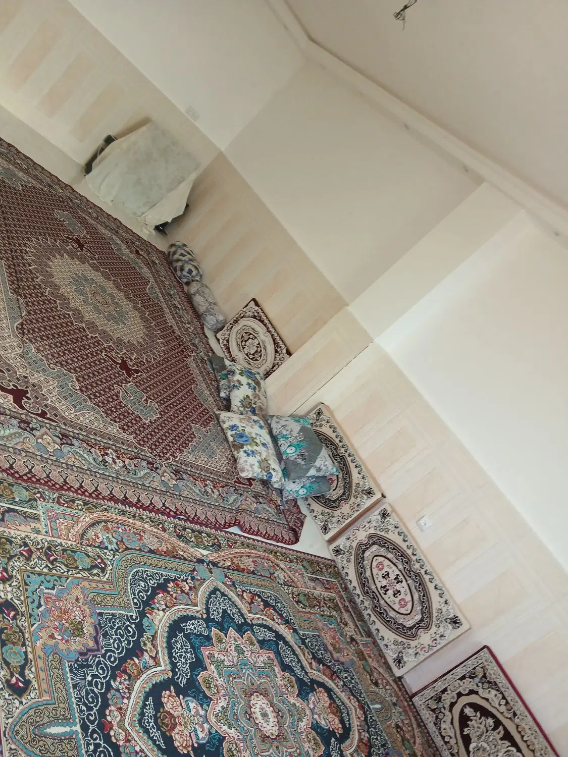 زمین شهر تخت زمین روستای گچ کنی هست