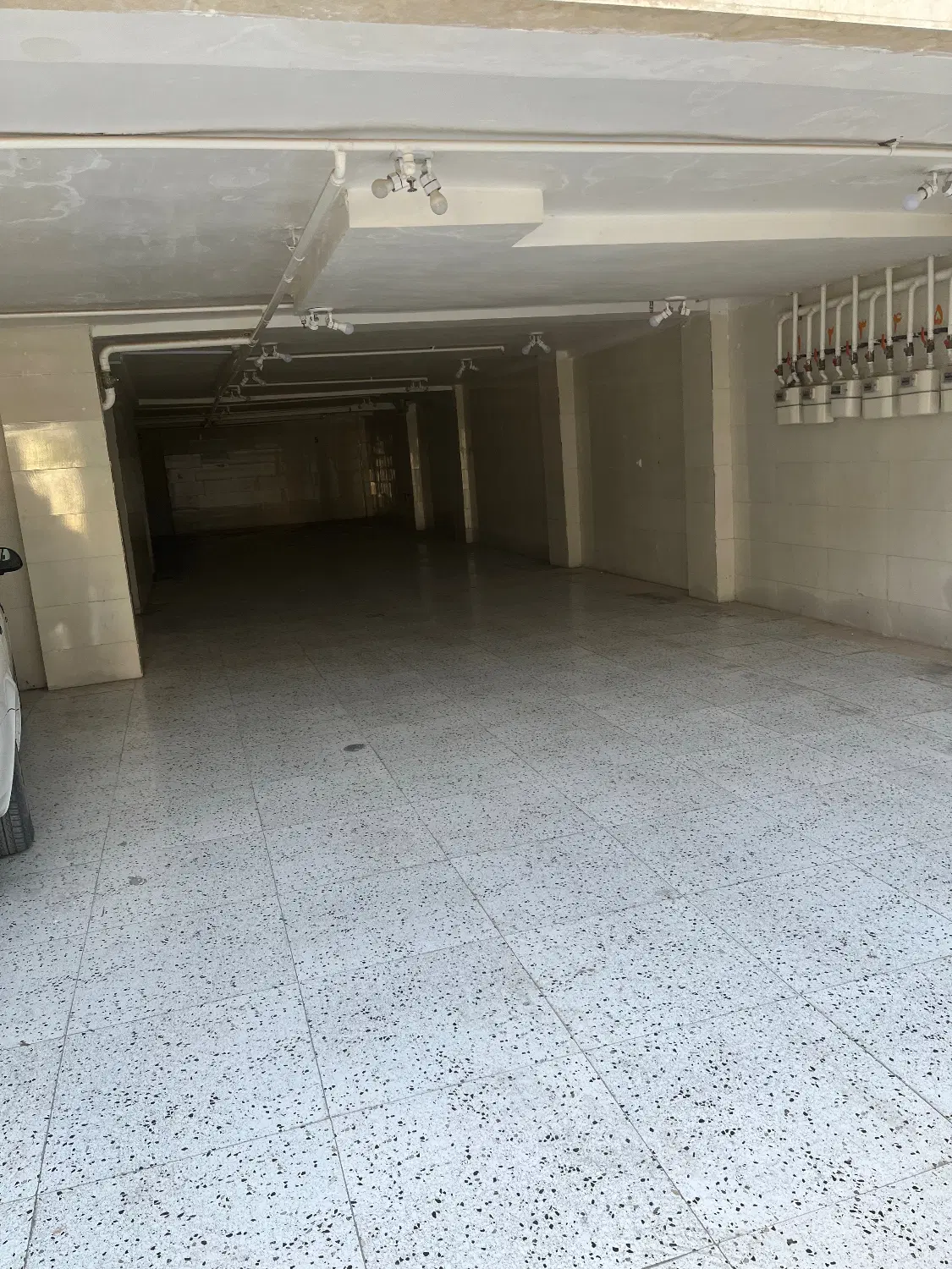 اپارتمان تک واحدی ۳ خواب