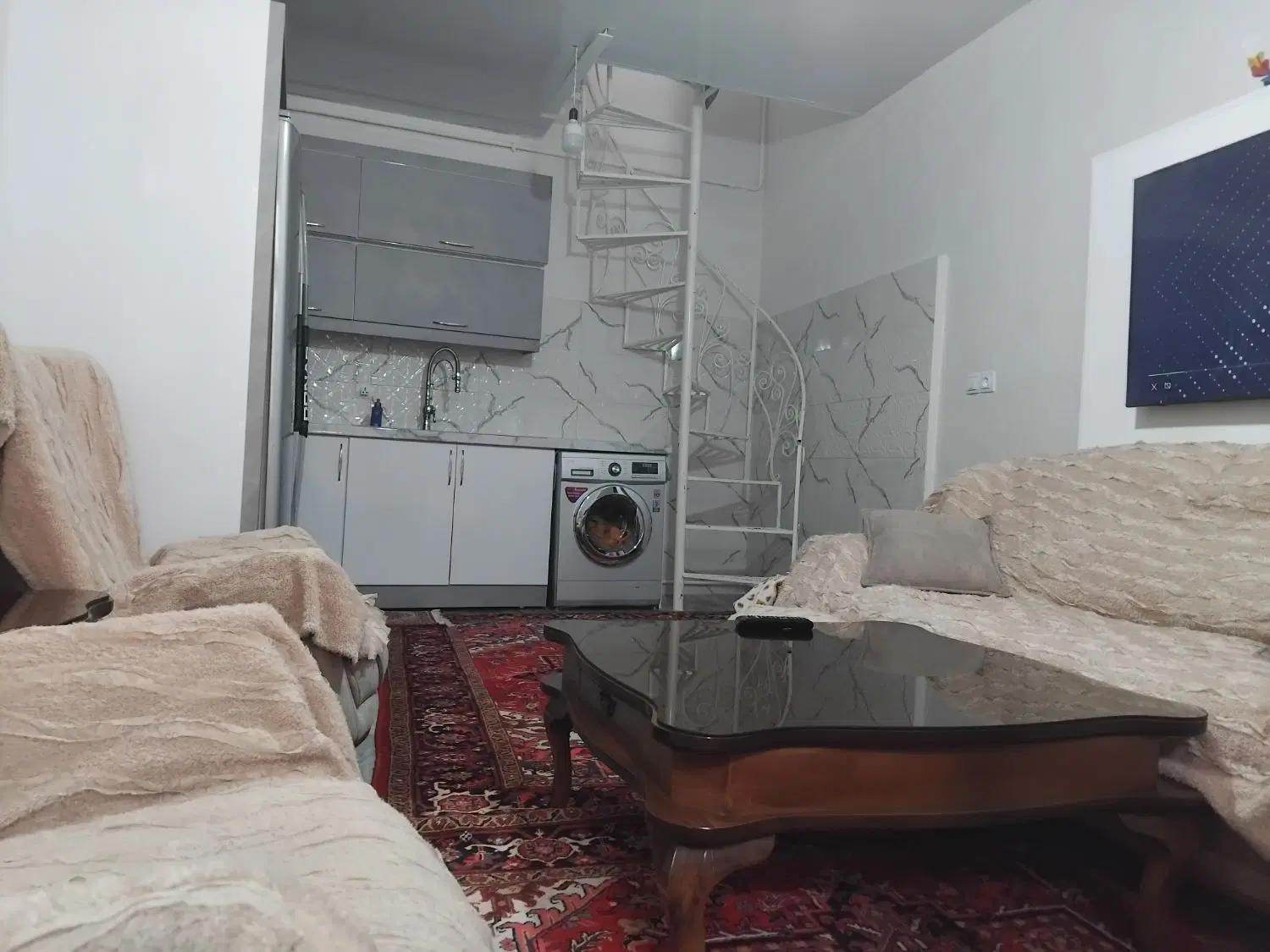 حیاط ۴۰ متری دو طبقه کوچه هشت متری