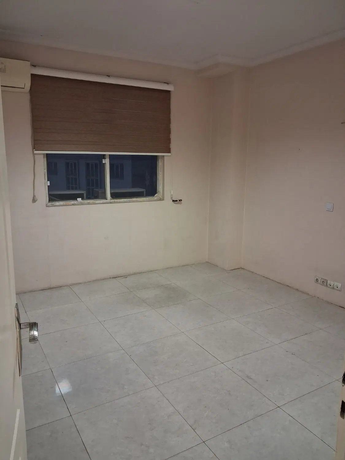آپارتمان ۴ اطاق ۱۳۵ متر میرزای شیرازی