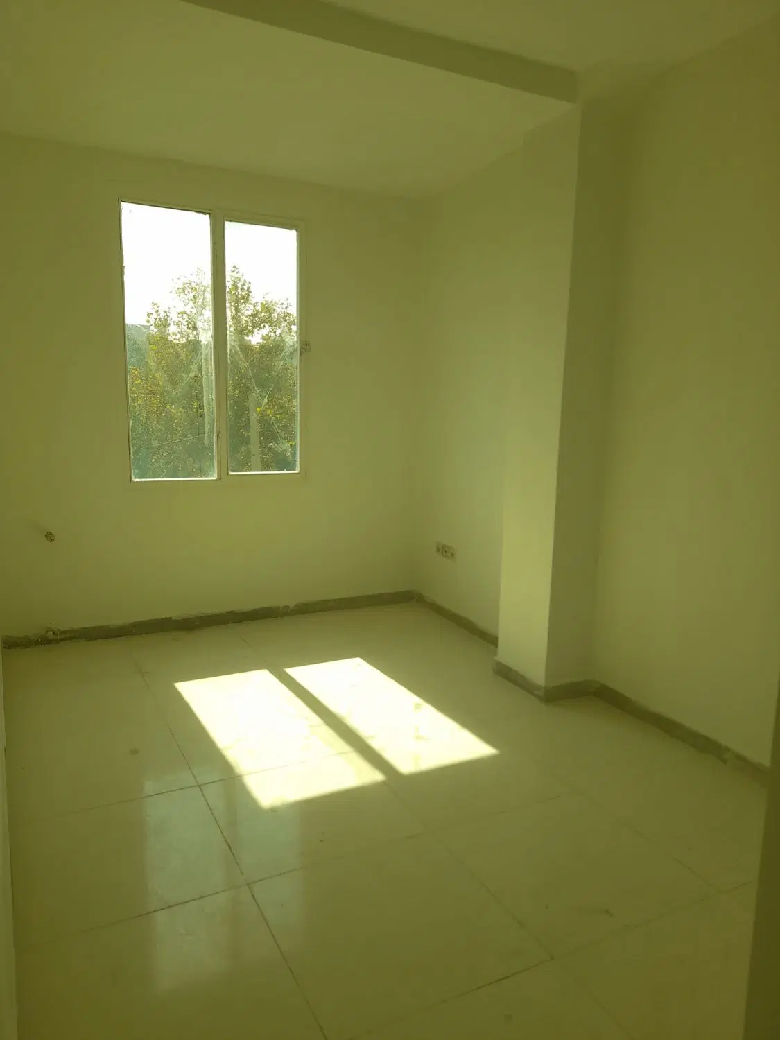 واحد ۷۸ متری رو به نما  بهاران