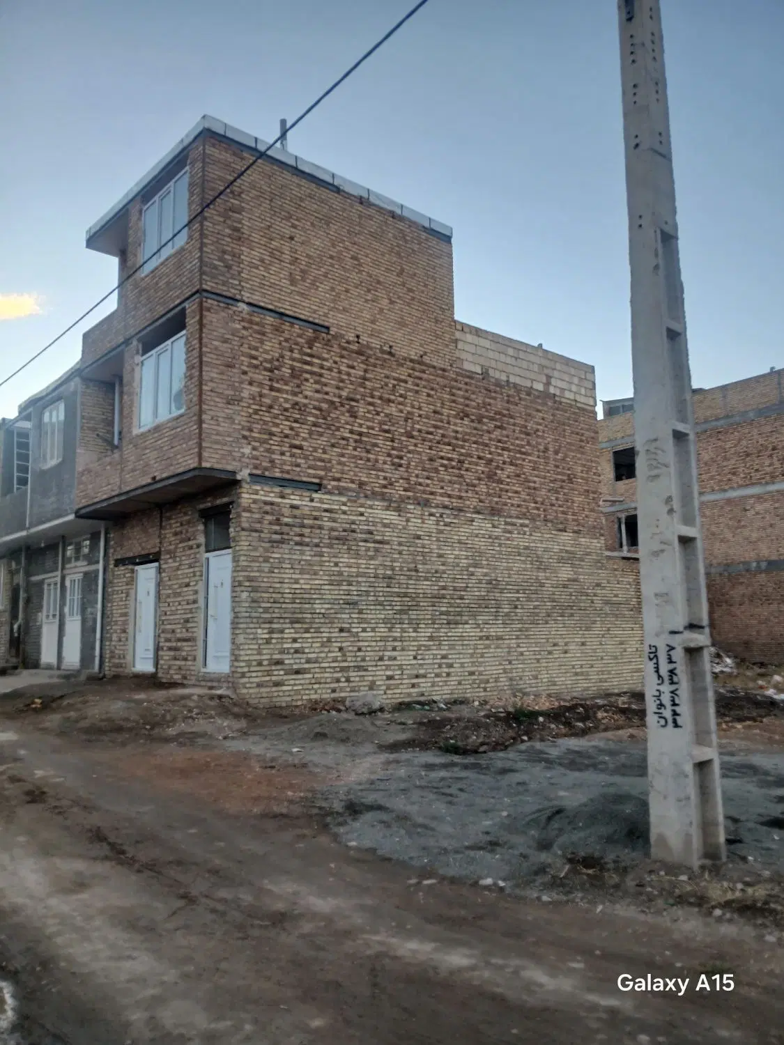 خانه مسکونی نیمه کاره