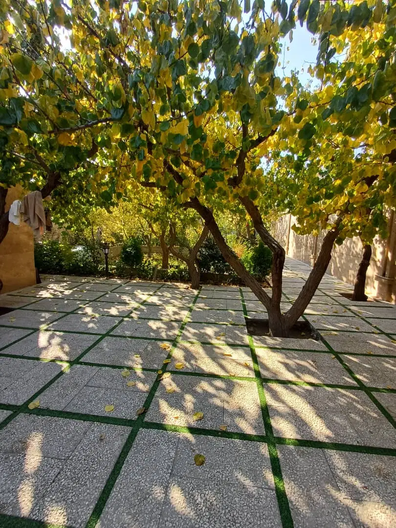 ۵۰۰متر باغ ۱۲۰متر بنا استخر سرپوشیده ۴۰ سرایداری