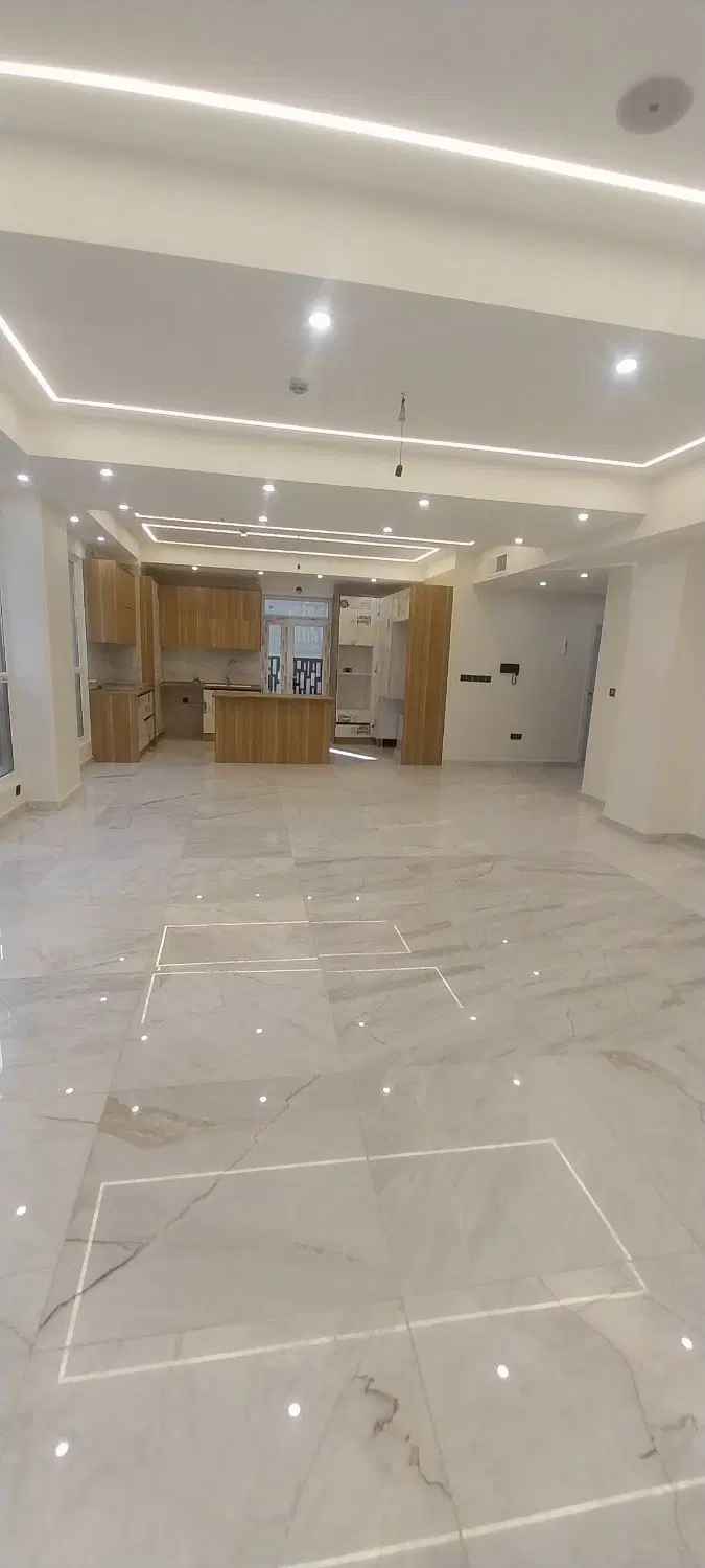 اپارتمان خوش نقشه بهترین موقعیت دو پارکینگه