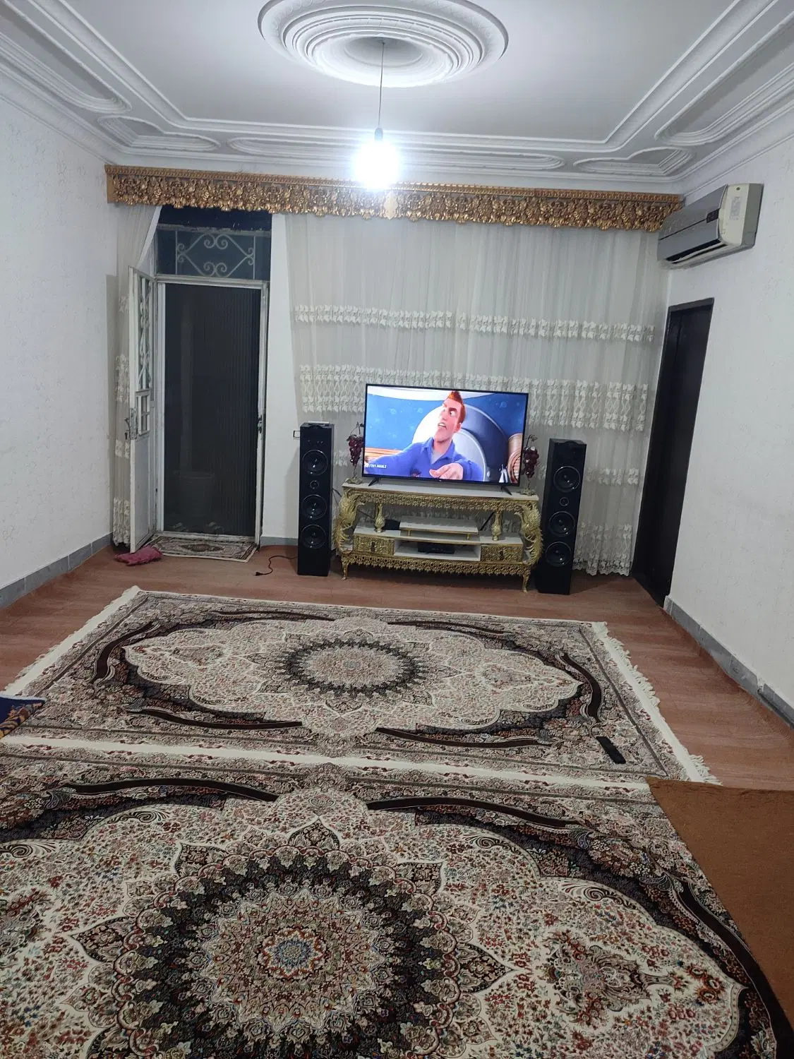 حیاط‌ در‌ قزلعاشق